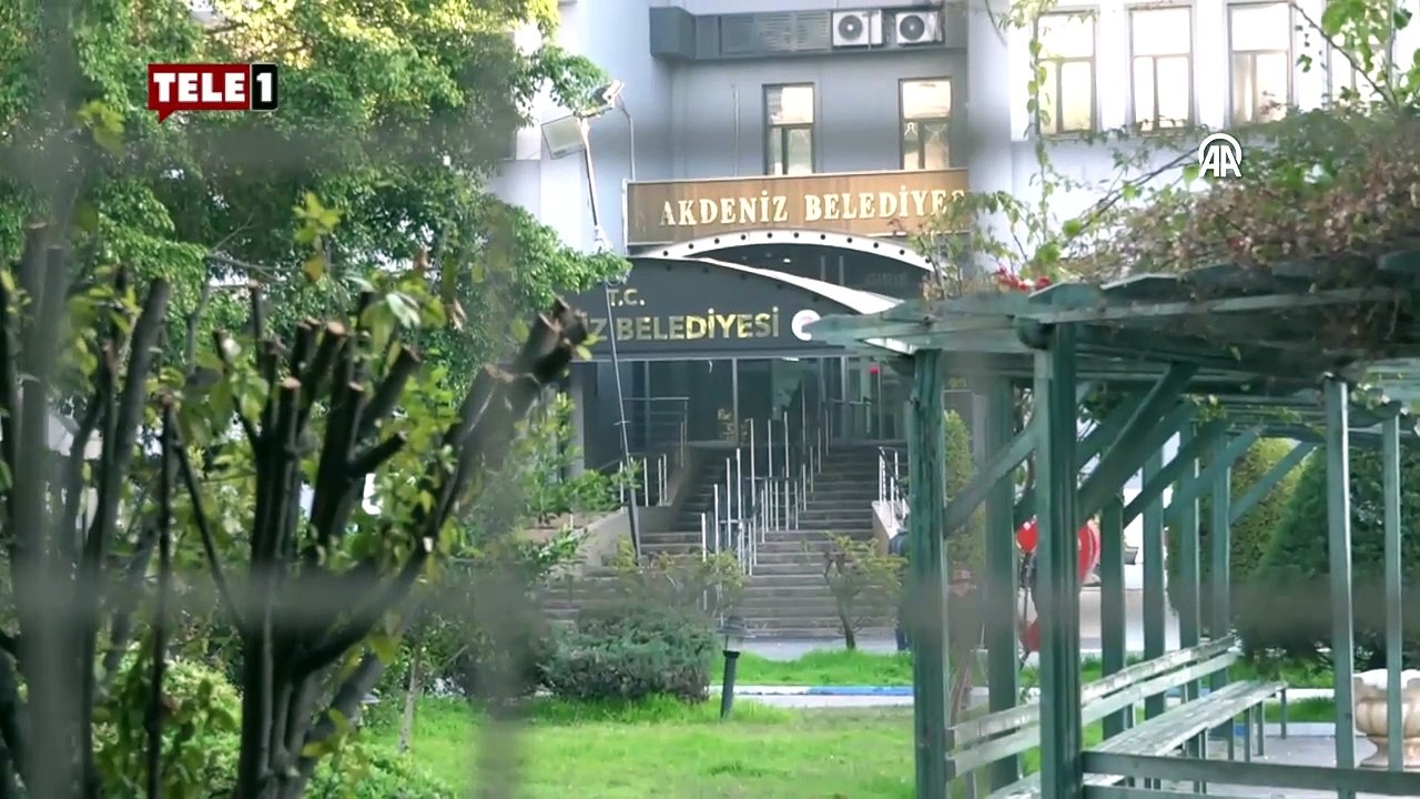 Akdeniz belediyesinde polis ablukası