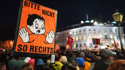 Zehntausende demonstrierten gegen Blau-Schwarz