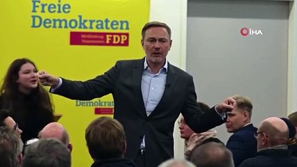 Almanya'da FDP Genel Başkanı Lindner'e "pastalı" protesto