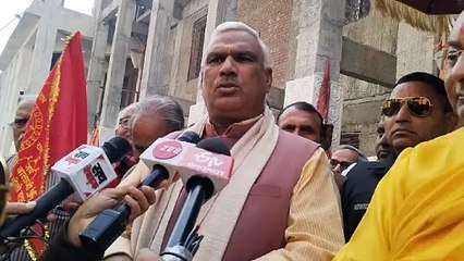 बालाजी मंदिर ट्रस्ट ने प्रयागराज महाकुंभ बड़ी मात्रा में भेजी खाद्य सामग्री, गृहराज्यमंत्री ने हरि झंडी दिखाकर किया रवाना, महाकुंभ में पहुंचने का किए आह्वान