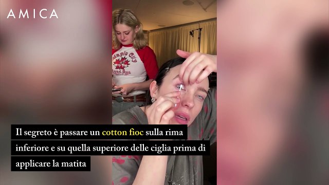 Billie Eilish svela la sua make-up routine (e il trucco per far durare la matita occhi)