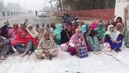 ਨਰੇਗਾ ਦਾ ਕੰਮ ਸ਼ੁਰੂ ਨਾ ਕਰਵਾਉਣ ਤੇ ਲਾਲੇਆਣਾ ਵਾਸੀਆਂ ਨੇ ਸੜਕ ਕੀਤੀ ਜਾਮ ਲਾਇਆ ਧਰਨਾ