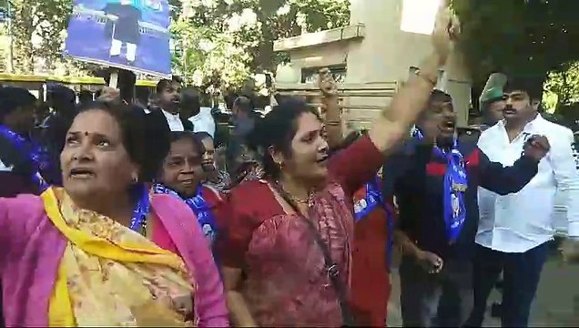 भाजपा पार्षद के घर में घुसकर बेटे को नग्न करने वालो पर मुख्यमंत्री ने सख्त करवाई की दिए निर्देश , तो वही एम आई सी मेंबर ने पुलिस कमिश्नर कार्यालय का किया घेराव ।