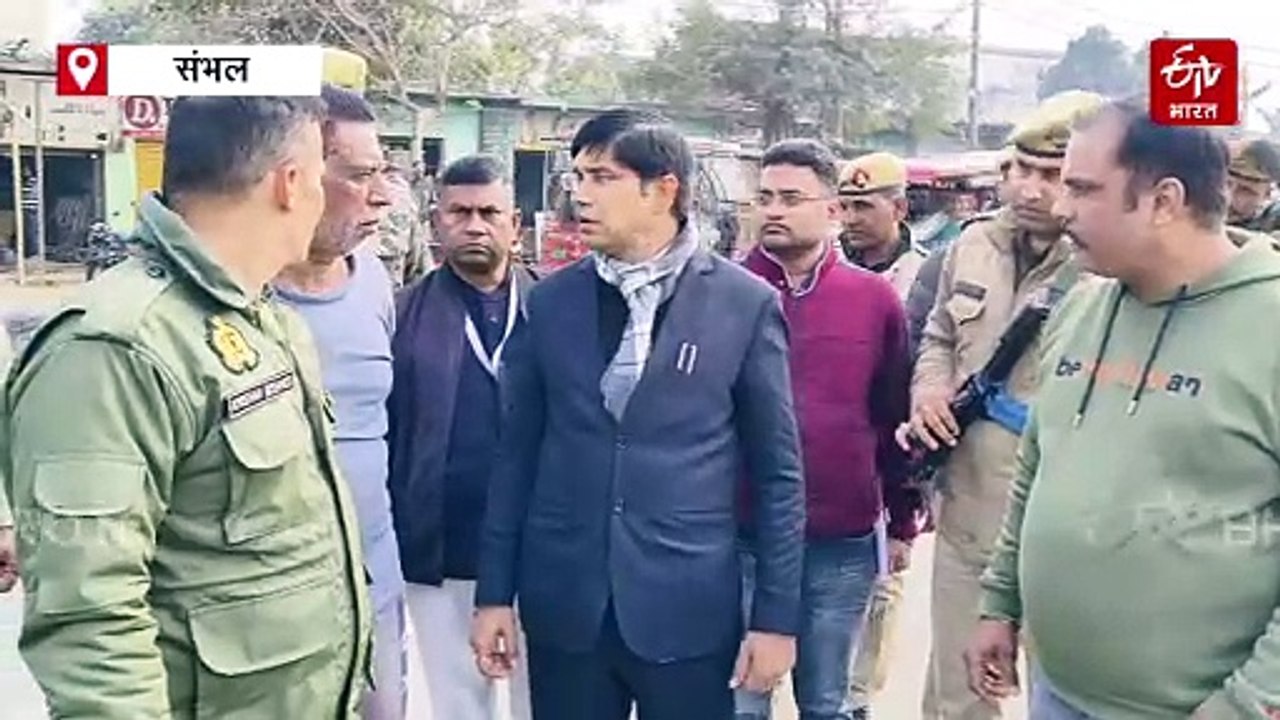 मंदिर में अतिक्रमण देख संभल डीएम का भड़का गुस्स...