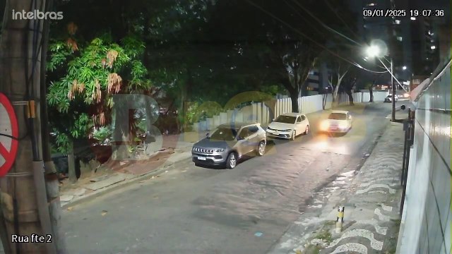 Criminosos roubam carro de casal no Caminho das Árvores