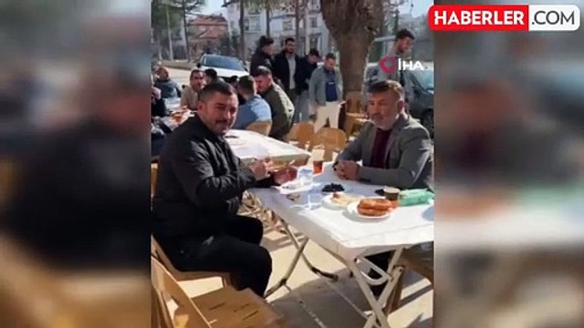 Ferdi Tayfur Anısına Pişi Dağıtıldı