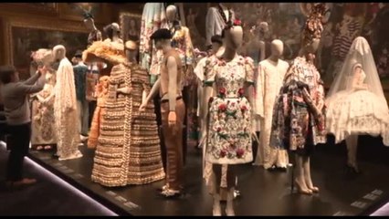 Parigi celebra Dolce e Gabbana con la mostra "Dal Cuore alle Mani"