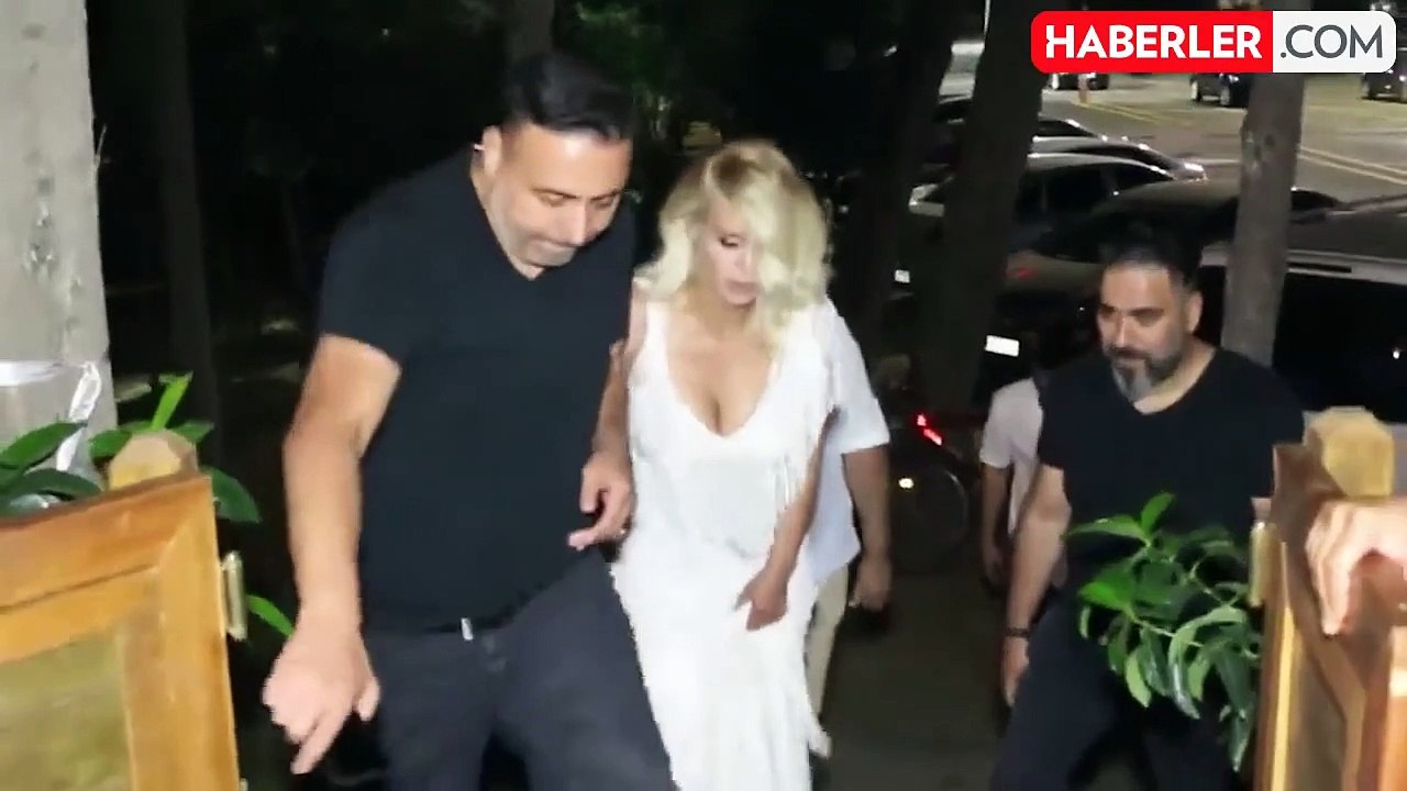 Niran Ünsal'a büyük şok! Müşteriler yuhalayıp salonu terk etti