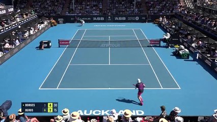Auckland - Bergs retrouve Monfils en finale