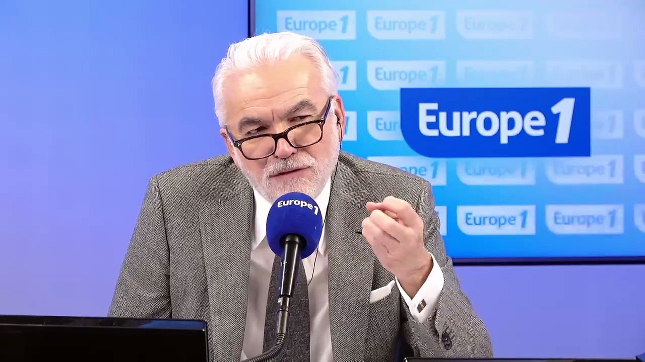 Pascal Praud et vous - Charlie Hebdo, assassinats de professeurs, 7-Octobre... «Tout cela est la même histoire», estime Philippe Val