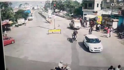 बुरहानपुर। ट्रैफिक पुलिस की सक्रियता से बची जान, घायल युवक को पुलिस ने पहुंचाया अस्पताल