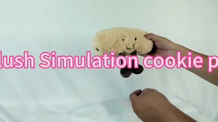 Soft charming plush cartoon simulation cookie bread pillow stuffed cookie candy bag.
