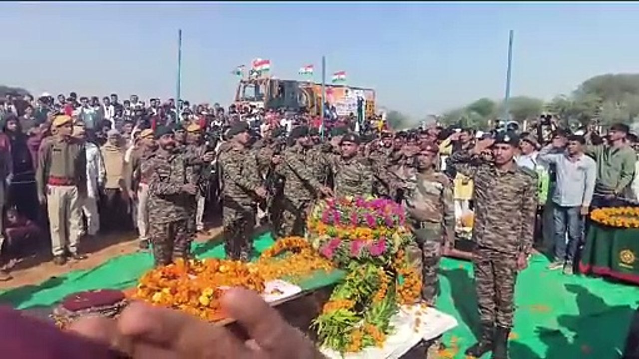 डूमोली कलां के जवान ईश्वर सिंह गुर्जर का सैन्य सम्मान के साथ किया अंतिम संस्कार
