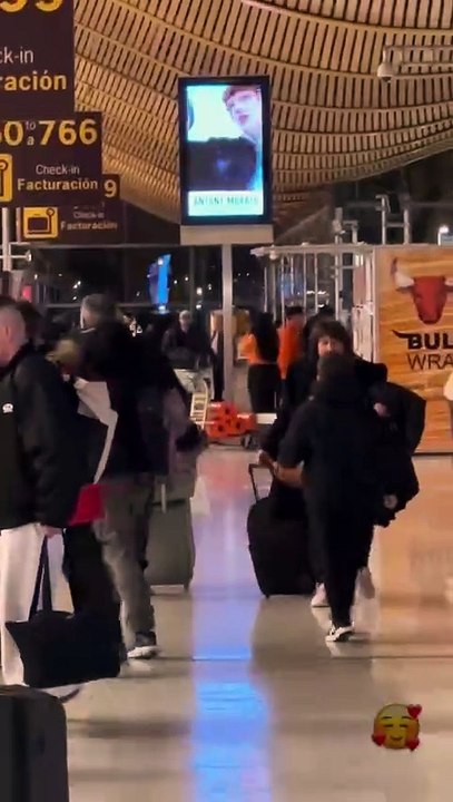Ο Στέλιος Χανταμπάκης υποδέχεται τους γονείς το...