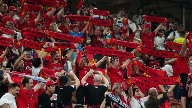 Las familias de los jugadores del Mallorca denuncian acoso y tocamientos a la salida del estadio King Abdullah por aficionados locales