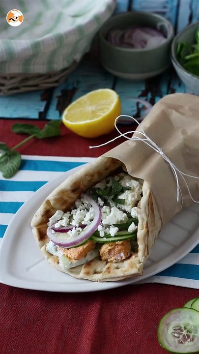 Gyros mit lachs, das perfekte griechische fischsandwich für den sommer!