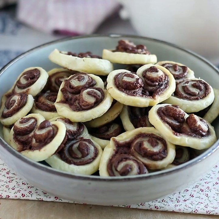 Blätterteigherzen mit aufstrich zum valentinstag