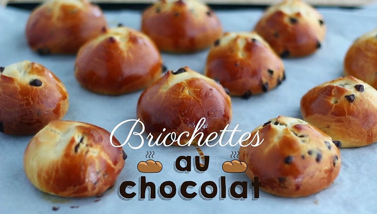 Kleine brioches mit schokolade