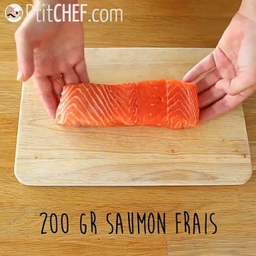 Gut gekühltes tartar mit lachs und grünem apfel