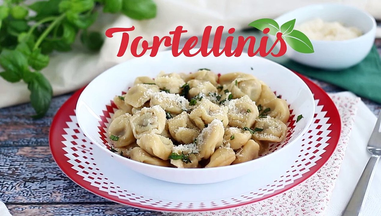 Tortellinis mit parmesan, schinken und basilikum