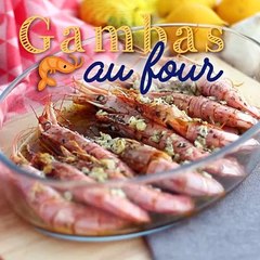 Gebackene gambas mit knoblauch und kräutern