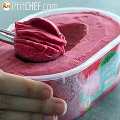 Veganer milchshake mit himbeeren und minze