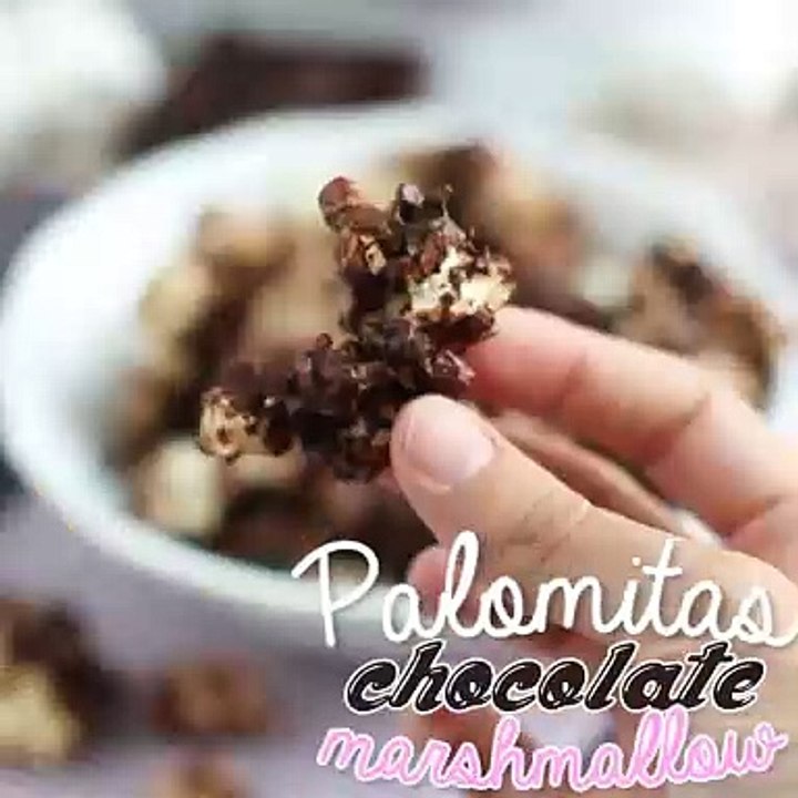 Schokoladenpopcorn und marshmallow