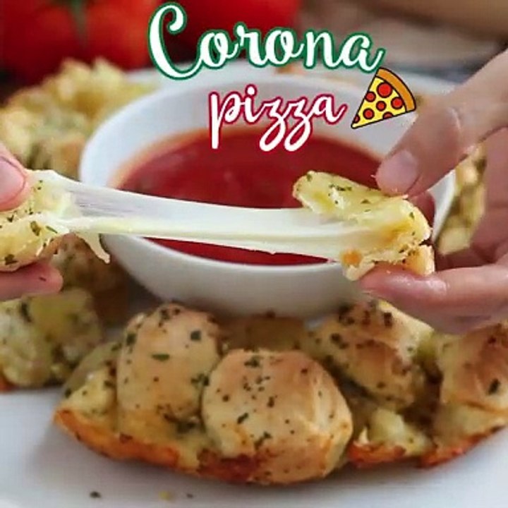 Gefüllte mozzarella-pizza-krone