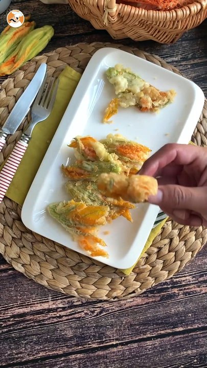 Gebratene zucchiniblüten, das rezept für teig mit sprudelwasser