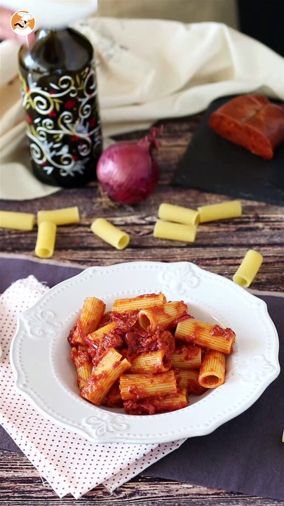 Nudeln mit 'nduja, ein einfaches kalabrisches nudelgericht