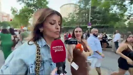 Mónica Cruz desvela por qué su hermana Penélope lleva un parche en el brazo