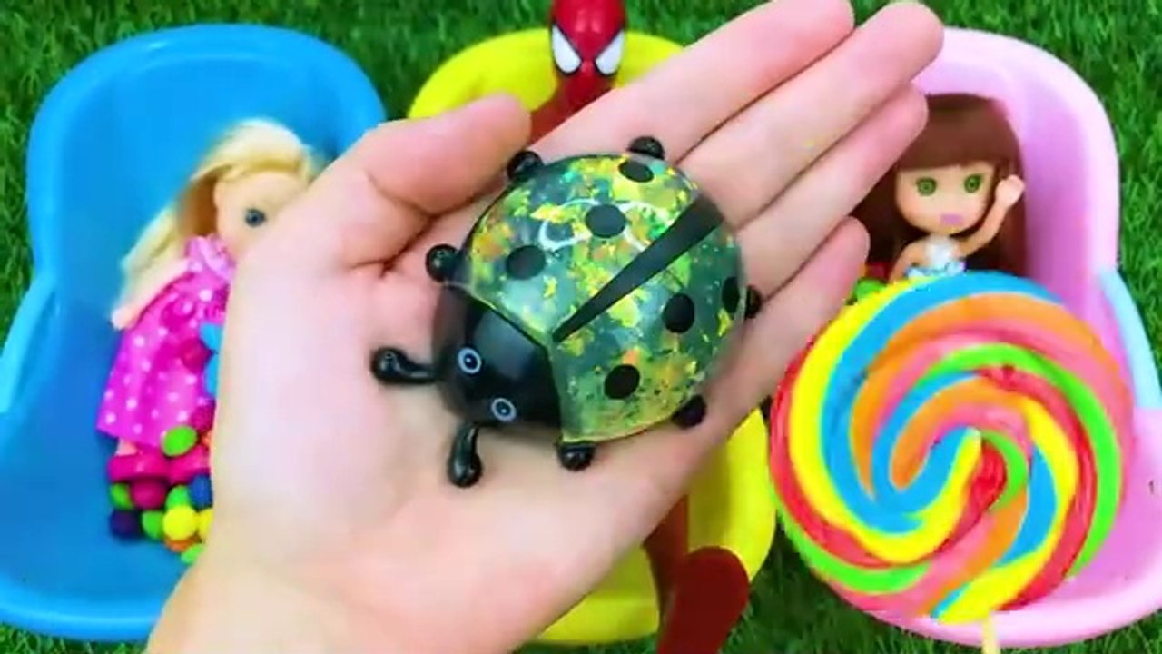 Colorful Candy M,M's Bathtub Mix-Up Spiderman and Dolls Fun with Surprising Cuts