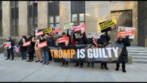 New York, manifestazioni contro e pro Trump fuori dal tribunale
