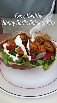🍯🔥 Honey Garlic Chicken Pitas in just 15 minutes?! Yes, please! 🙌 Craving something quick, tasty, and packed with flavor? These pitas will satisfy your hunger and taste buds in no time! 😋