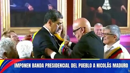 Nicolás Maduro juramenta ante la Asamblea Nacional, con la imposición de la banda presidencial, el collar con las llaves del arca de independencia y el acompañamiento del pueblo
