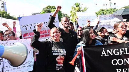 Cientos de docentes exigen destitución de Ángel Hernández