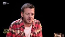 Hot Ones Italia - S1E3 - Alessandro Cattelan intervista Benedett