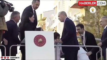 AKP'li Güzellik Kraliçesi, Erdoğan'dan Harçlık Aldı