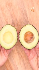 Así puedes sacar el hueso del aguacate fácilmente