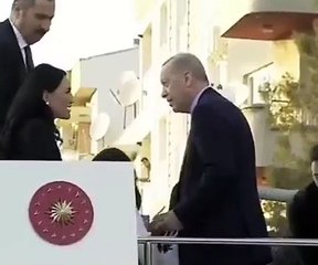 Erdoğan, elini öpen milletvekiline 200 TL harçlık verdi
