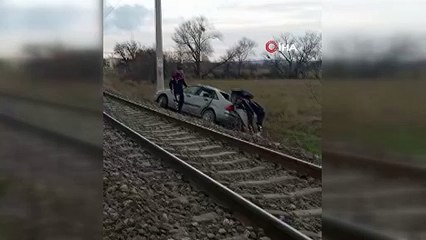 Kütahya'da polisten kaçan araç takla attı!