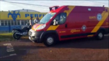 Jovem fratura braço em acidente na marginal da BR-277