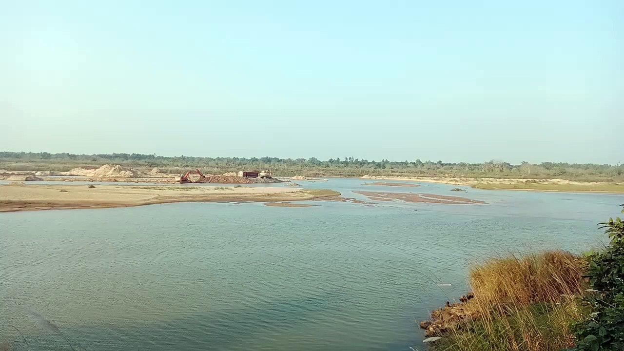 అక్రమ ఇసుక తవ్వకాలు