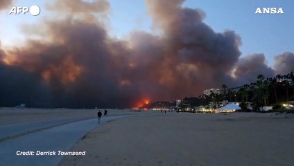Los Angeles circondata dal fuoco, 80.000 evacuati e prime vittime