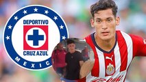 Chiquete Orozco inicia su etapa con Cruz Azul firmando autógrafos para los aficionados