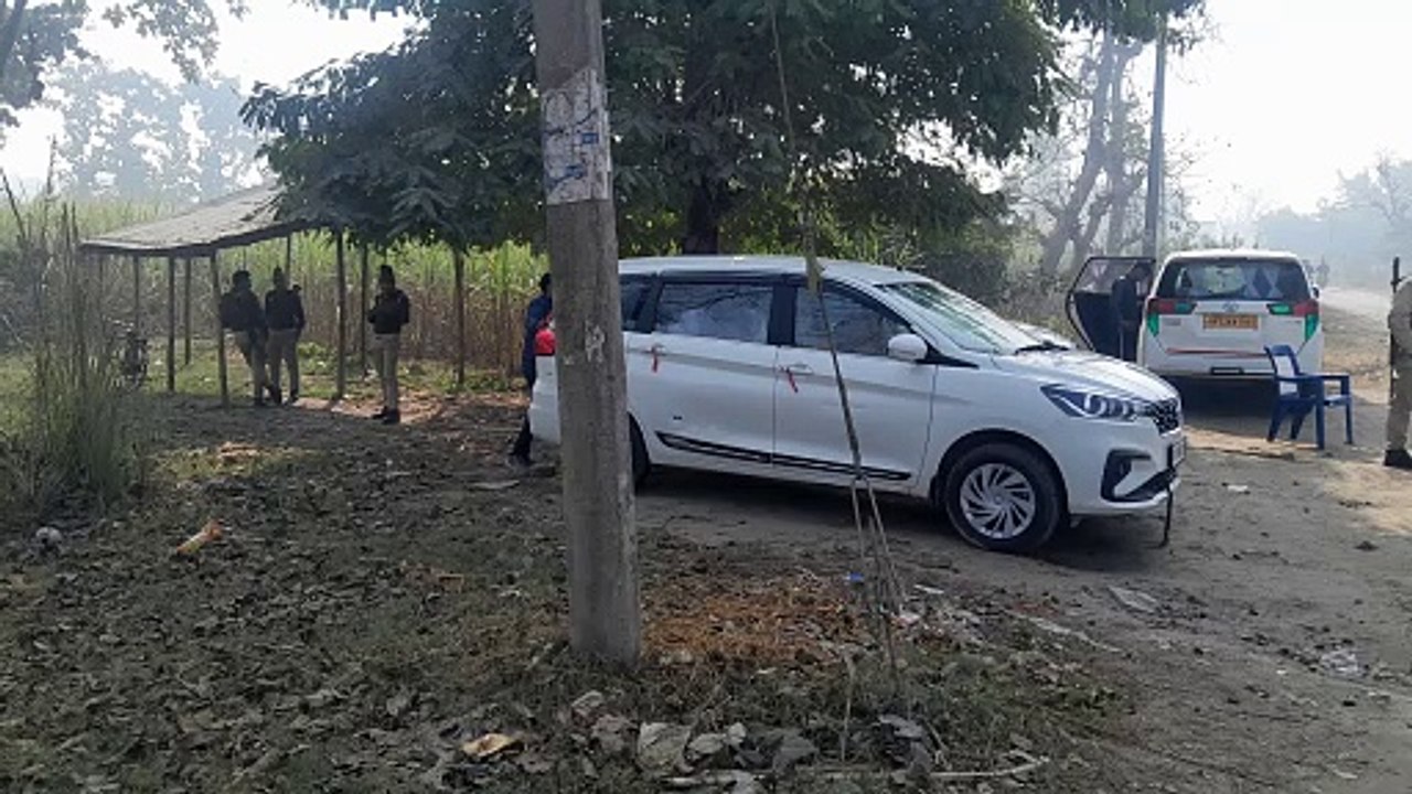 कुशीनगर में 48 घण्टे से जमी आयकर विभाग टीम।  बेकरी कारोबारी के ठिकानों पर 10 सदस्यी टीम जमी। घरवालों से पूछताछ और दस्तावेजों की जांच में जुटी लखनऊ आयकर की टीम।