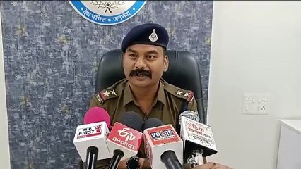 बुरहानपुर। अनूठी पहल:- हेलमेट चुनकर जिंदगी बचाए या अनदेखी कर व्हील चेयर पर दिन बिताए,