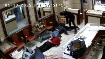 Karabük'te kuyumcu soygunu kamerada; 20 kilo altınla kaçtılar