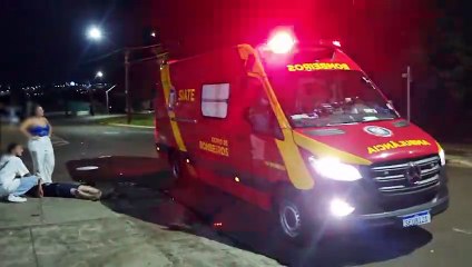 Jovem fica ferido ao sofrer queda de motocicleta no bairro Santa Cruz