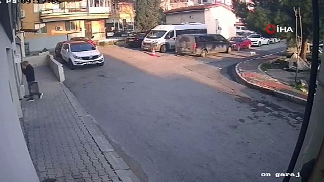 İzmir’de apartmanlara girip beğendiği ayakkabıları valize koyan hırsız yakalandı